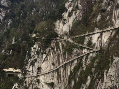 香港天堂寨旅游景区：自然奇观、历史文化、探险乐趣，一起发现美食之旅